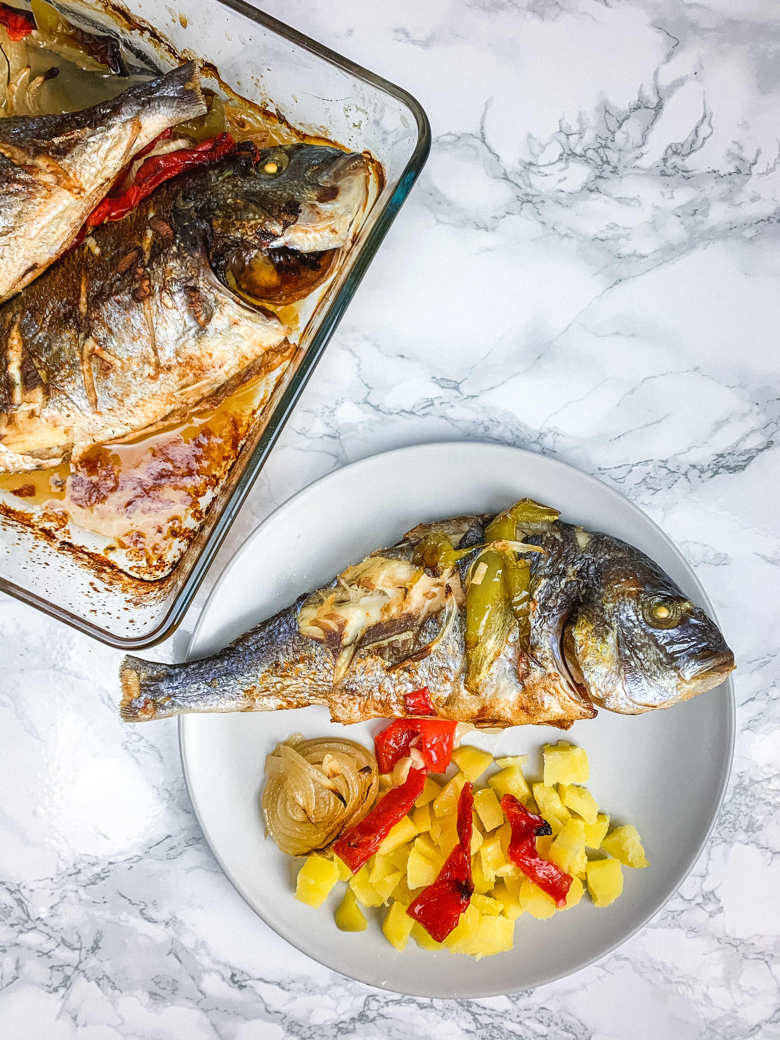 Dourada Assada com Batatas Assadas