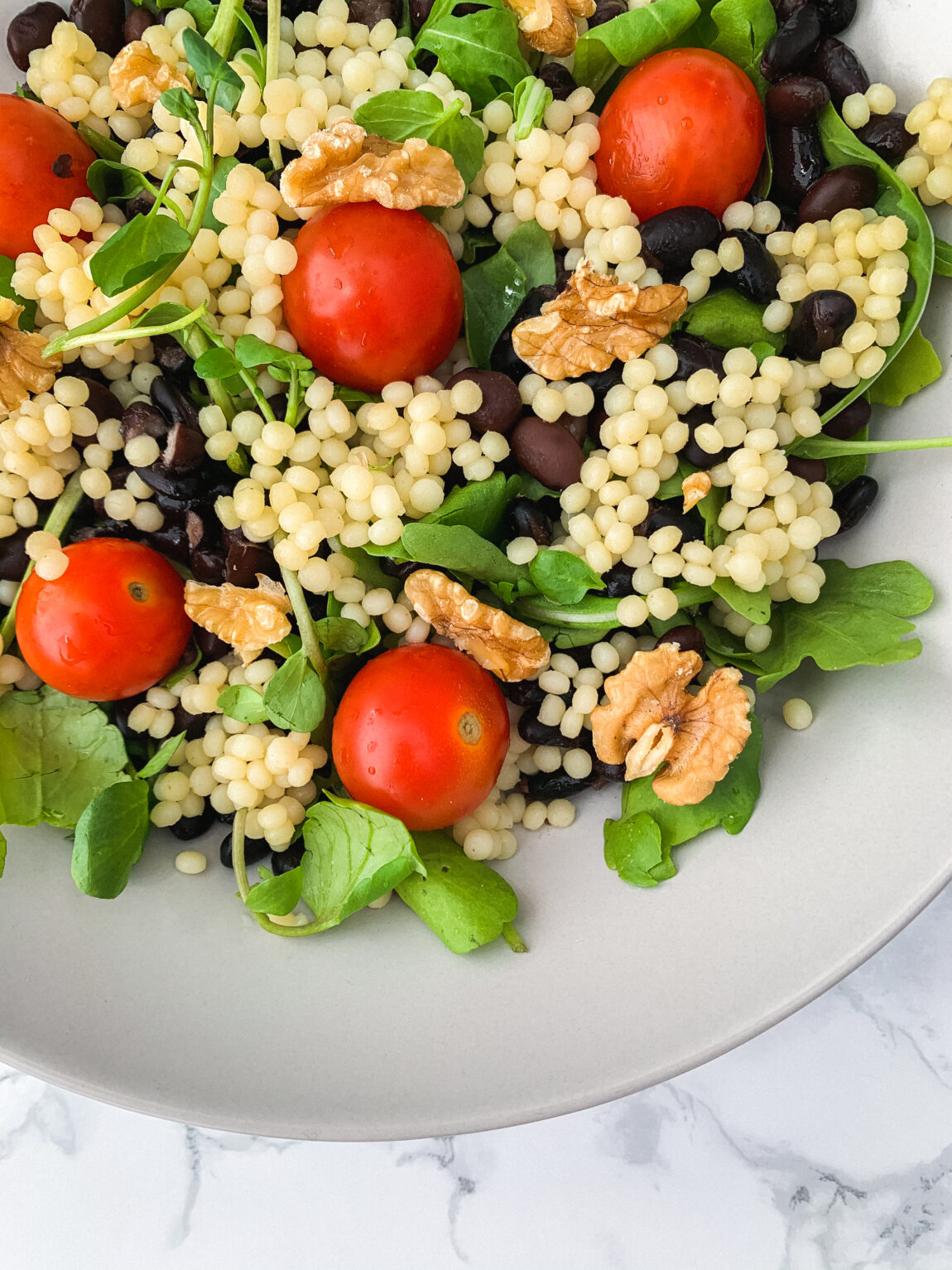 Salada de Couscous, Tomate Cherry e Feijão Preto